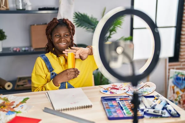 African American Woman Artist Recording Video Showing Pencils Art Studio — Foto de Stock