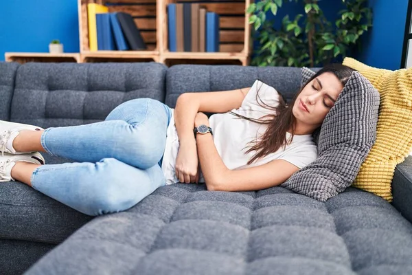 Young Beautiful Hispanic Woman Suffering Menstrual Pain Lying Sofa Home — Stock Photo, Image