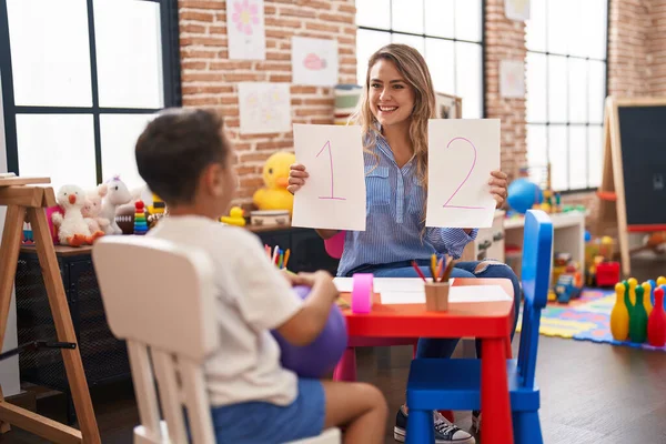 Teacher Toddler Sitting Table Having Maths Lesson Kindergarten — Stock Photo, Image