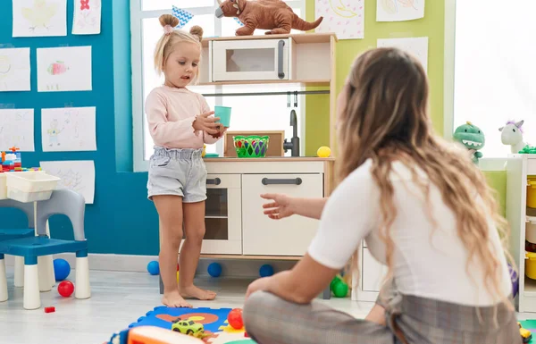 Teacher Toddler Playing Play Kitchen Standing Kindergarten — Stock Photo, Image