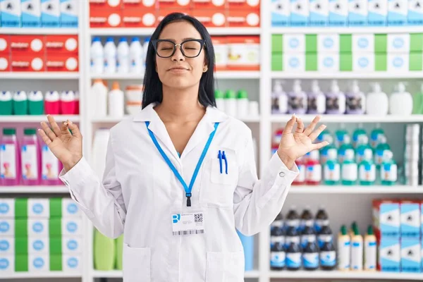 Hispanic Woman Working Pharmacy Drugstore Relax Smiling Eyes Closed Doing — Stockfoto