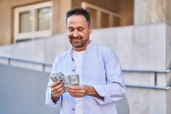 Young Caucasian Man Smiling Confident Counting Dollars Street — Stock Photo, Image