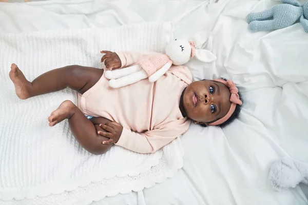 African American Baby Lying Bed Relaxed Expression Bedroom — Stock Photo, Image