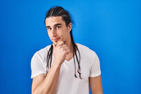 Hispanic Man Long Hair Standing Blue Background Looking Confident Camera — Stockfoto