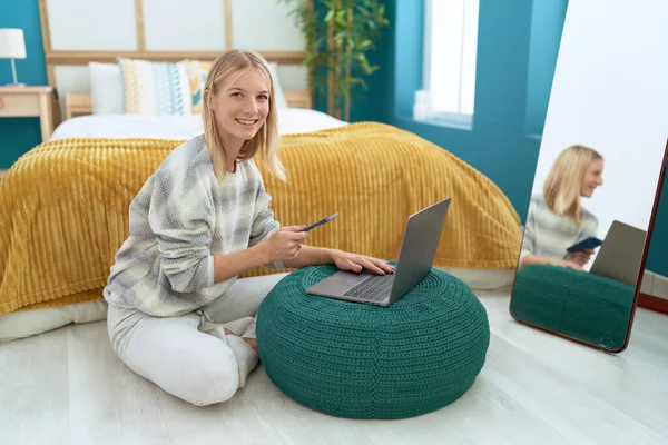 Young Blonde Woman Using Laptop Smartphone Sitting Floor Bedroom — Stockfoto