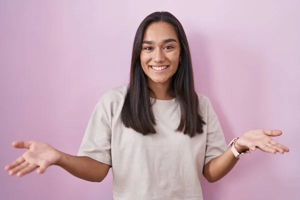 Young Hispanic Woman Standing Pink Background Smiling Cheerful Open Arms — Foto de Stock