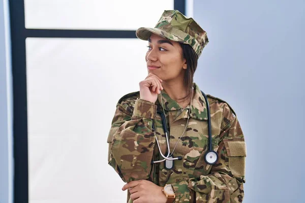 Young South Asian Woman Wearing Camouflage Army Uniform Stethoscope Thinking — Photo