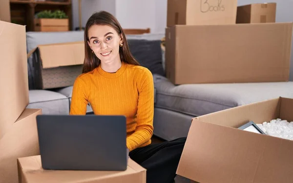 Young Caucasian Woman Using Laptop Sitting Floor New Home — Stock Photo, Image