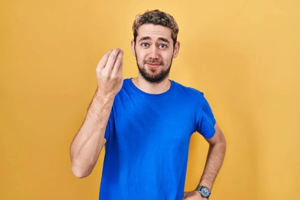 Hispanic Man Beard Standing Yellow Background Doing Italian Gesture Hand — Stockfoto