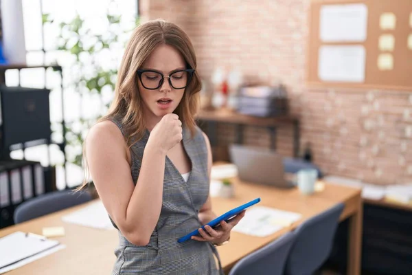 Caucasian Woman Working Office Wearing Glasses Feeling Unwell Coughing Symptom — Stok fotoğraf