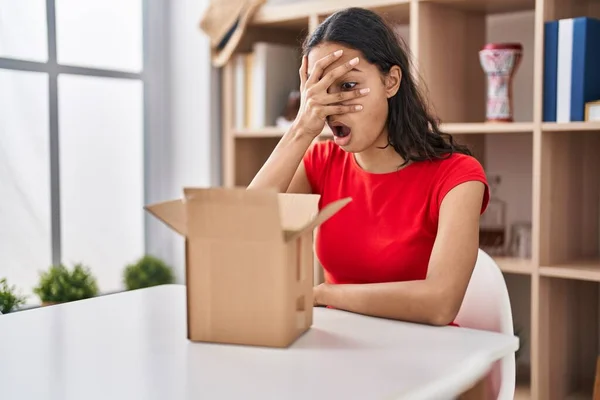 Young Brazilian Woman Looking Cardboard Box Peeking Shock Covering Face — Foto Stock