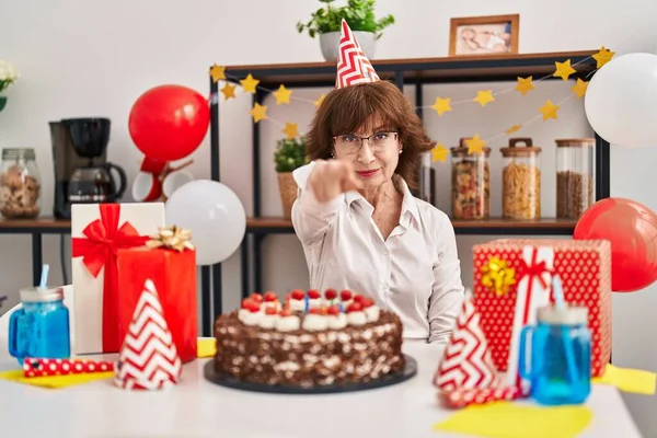 Middle Age Woman Celebrating Birthday Holding Big Chocolate Cake Pointing — Fotografia de Stock