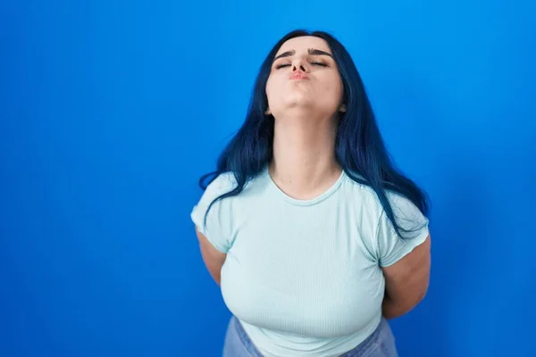 Young Modern Girl Blue Hair Standing Blue Background Looking Camera — Stockfoto