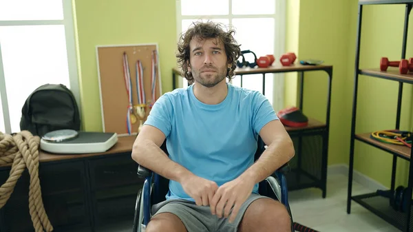 Young Hispanic Man Sportsman Sitting Wheelchair Rehab Clinic — Stockfoto