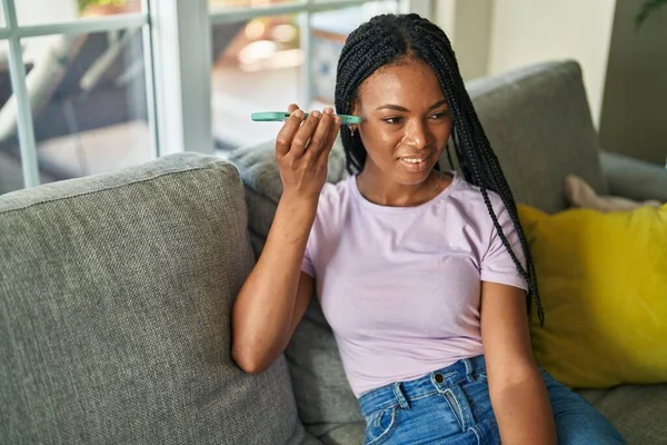 African American Woman Listening Audio Message Smartphone Sitting Sofa Home — Φωτογραφία Αρχείου