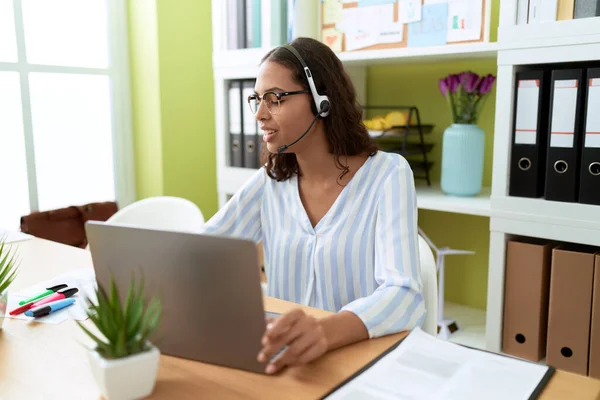 Young African American Woman Business Worker Having Video Call Office — Stock Photo, Image
