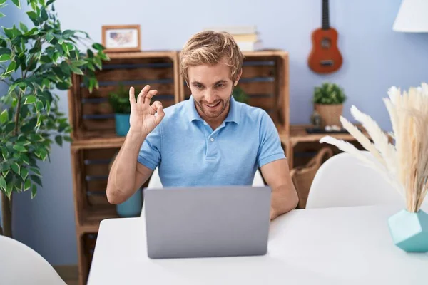 Caucasian Man Using Laptop Doing Video Call Doing Sign Fingers —  Fotos de Stock