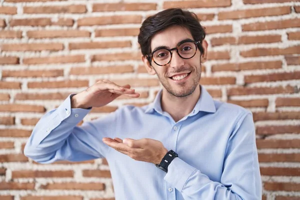 Young Hispanic Man Standing Brick Wall Background Gesturing Hands Showing — 图库照片
