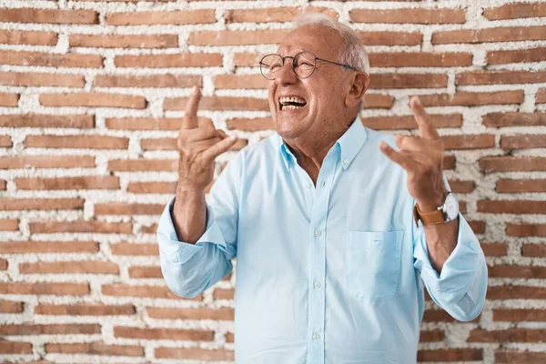 Senior Man Grey Hair Standing Bricks Wall Shouting Crazy Expression — Stock Fotó