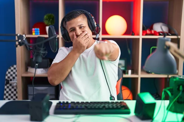 Young Hispanic Man Playing Video Games Laughing You Pointing Finger — Foto de Stock