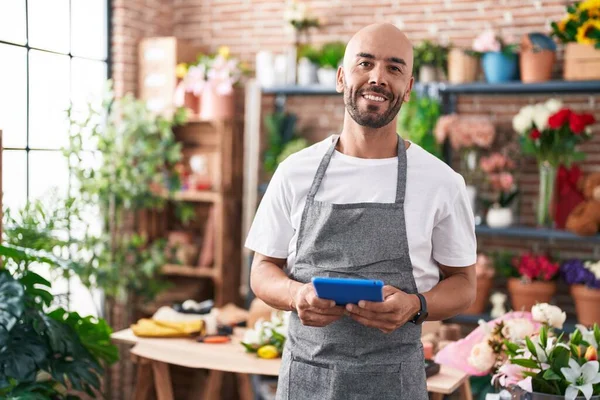 Young Bald Man Florist Smiling Confident Using Touchpad Florist — Stock Photo, Image