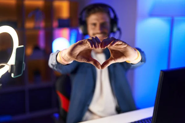 Young Caucasian Man Streamer Smiling Confident Doing Heart Symbol Hands — Stockfoto