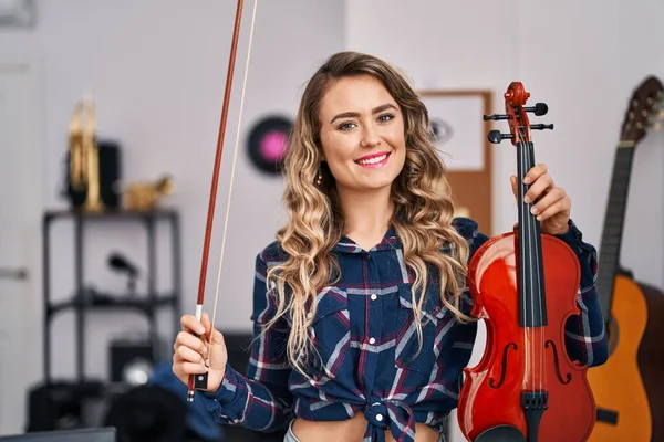 Young Woman Artist Holding Violin Music Studio — 图库照片