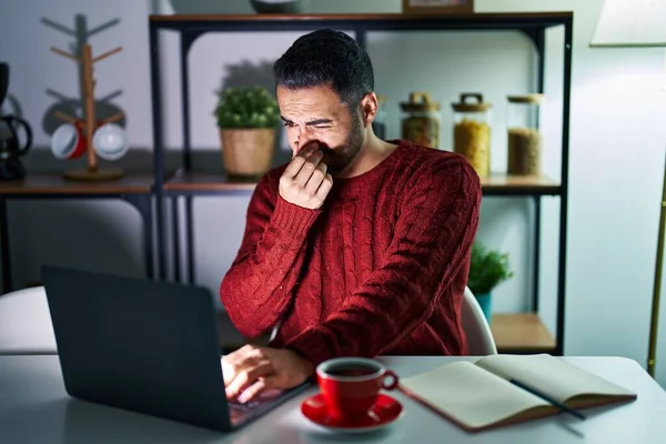 Young Hispanic Man Beard Using Computer Laptop Night Home Smelling — Stock fotografie