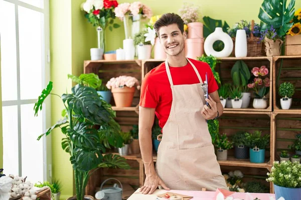 Young Hispanic Man Florist Smiling Confident Holding Checklist Flower Shop — Stok Foto