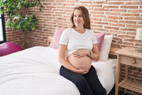 Young Pregnant Woman Smiling Confident Touching Belly Bedroom — Stock Photo, Image