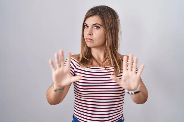 Young Hispanic Woman Standing Isolated Background Moving Away Hands Palms — Stock Photo, Image