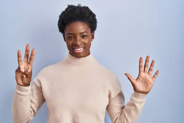 African American Woman Standing Blue Background Showing Pointing Fingers Number — Stock Photo, Image
