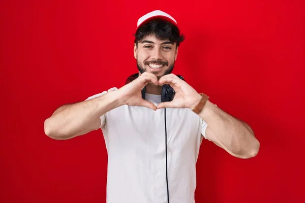 Hispanic Man Beard Wearing Gamer Hat Headphones Smiling Love Doing — Stockfoto