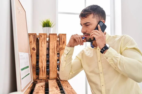 Young Hispanic Man Business Worker Talking Smartphone Working Office — Stock Photo, Image