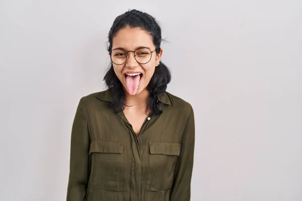 Hispanic Woman Dark Hair Standing Isolated Background Sticking Tongue Out — Stockfoto