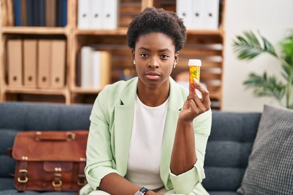 Afrikaans Amerikaanse Vrouw Werken Aan Depressie Houden Pillen Denken Houding — Stockfoto