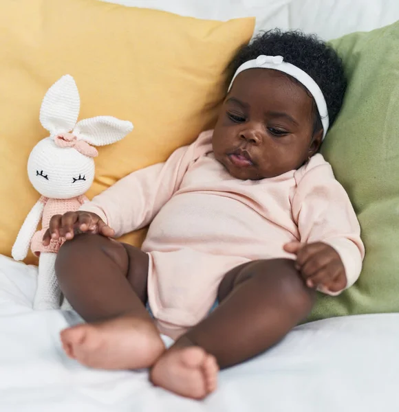 African American Baby Sitting Bed Relaxed Expression Bedroom — Stock fotografie