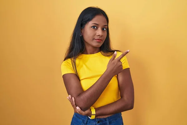 Young Indian Woman Standing Yellow Background Pointing Hand Finger Side — Stock Photo, Image