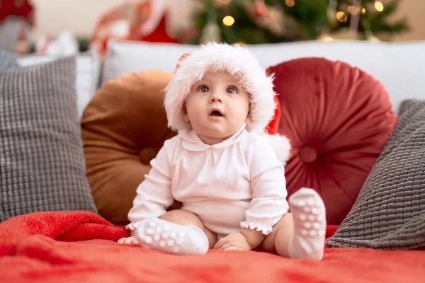 Adorable Toddler Wearing Christmas Hat Sitting Sofa Home — Stock Photo, Image
