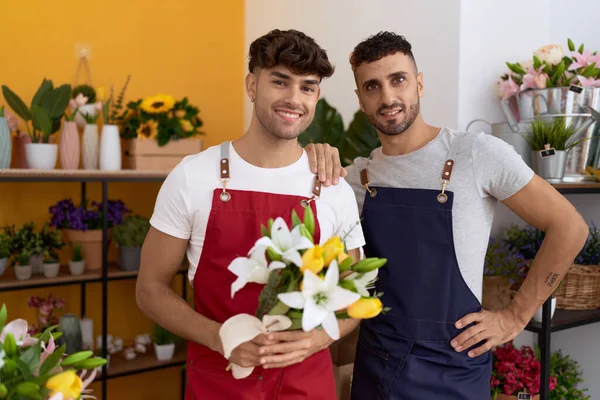 Two Hispanic Men Florists Smiling Confident Holding Bouquet Flowers Flower — Photo