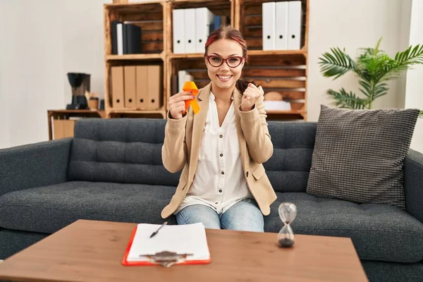 Young Caucasian Woman Holding Awareness Orange Ribbon Office Screaming Proud — Stockfoto
