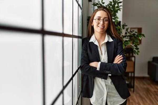 Young Hispanic Woman Business Worker Standing Arms Crossed Gesture Office — Stock Photo, Image