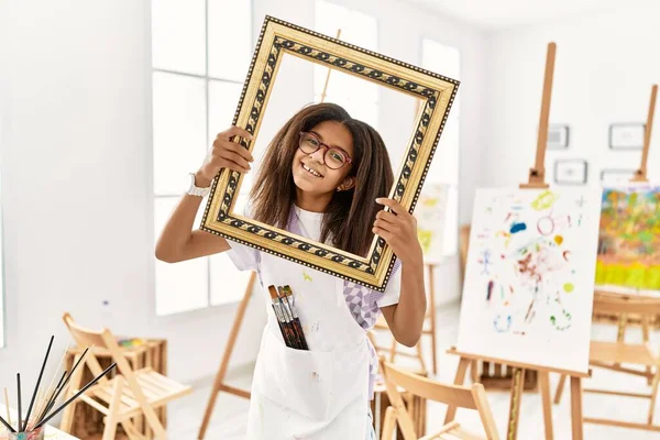 African American Girl Smiling Confident Holding Empty Frame Art School — ストック写真
