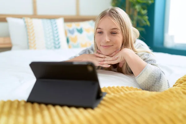 Young Blonde Woman Watching Video Touchpad Lying Bed Bedroom — Stockfoto