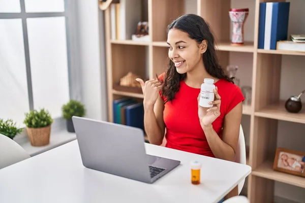 Young Brazilian Woman Doing Video Call Showing Pills Doctor Pointing — Stock Photo, Image