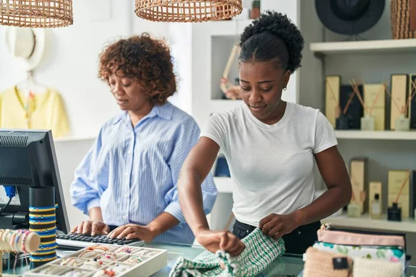 African American Women Shop Assistants Working Clothing Store — Stock Photo, Image
