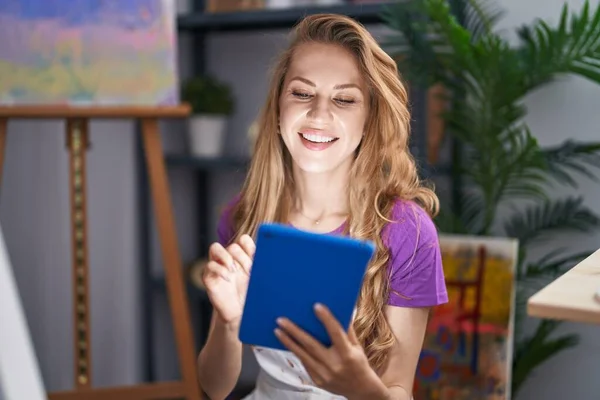 Young Blonde Woman Artist Smiling Confident Using Touchpad Art Studio — ストック写真