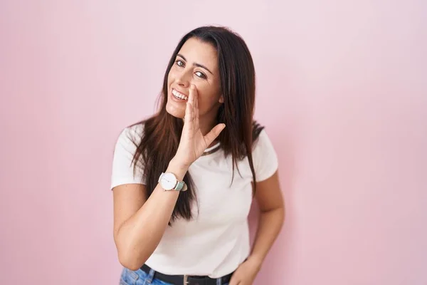 Young Brunette Woman Standing Pink Background Hand Mouth Telling Secret — ストック写真