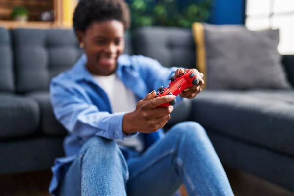 African American Woman Playing Video Game Sitting Floor Home — ストック写真