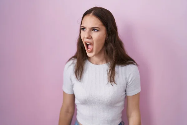 Young Hispanic Girl Standing Pink Background Angry Mad Screaming Frustrated — Stockfoto